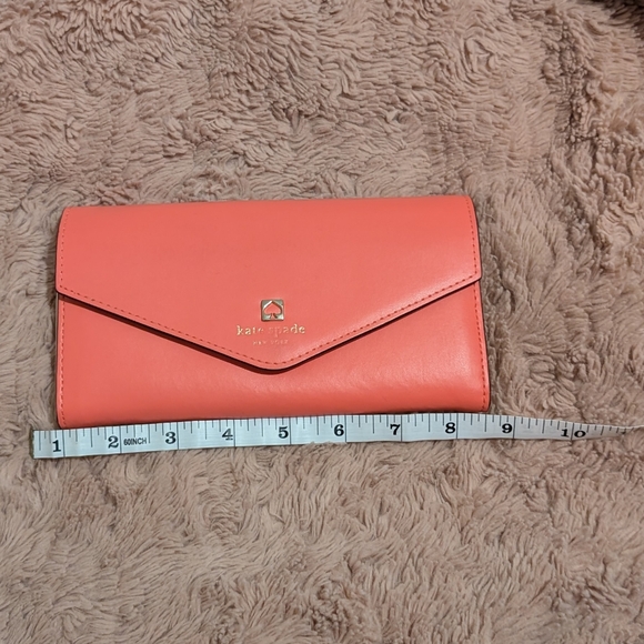 Kate spade wallet for women. - Picture 3 of 5